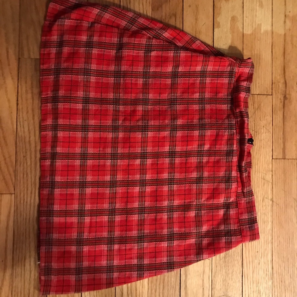 Women’s plaid red, white, and black miniskirt!